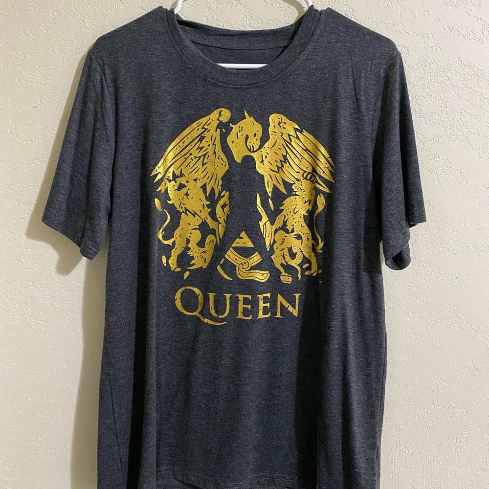 QUEEN Graphic Tee